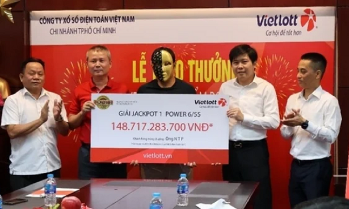 Mr. P. was lucky to win the jackpot worth nearly 149 billion VND. (Photo: D.V)