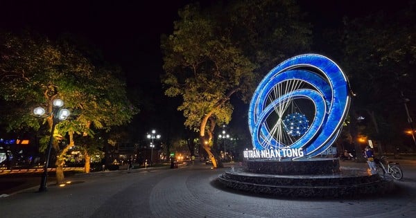 Observa el lago Thien Quang brillar con colores por la noche