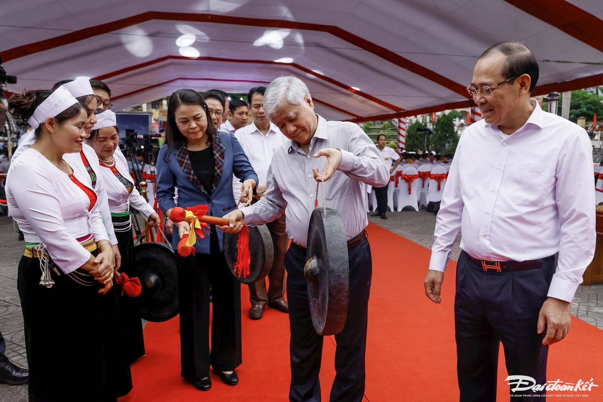 M. Do Van Chien, secrétaire du Comité central du Parti et président du Comité central du Front de la patrie du Vietnam, a assisté à la cérémonie de lancement.