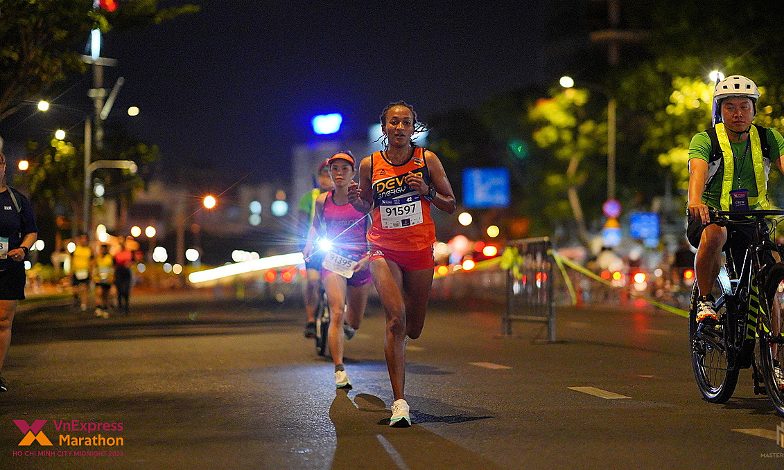 Impressions de la première course nocturne de Ho Chi Minh Ville