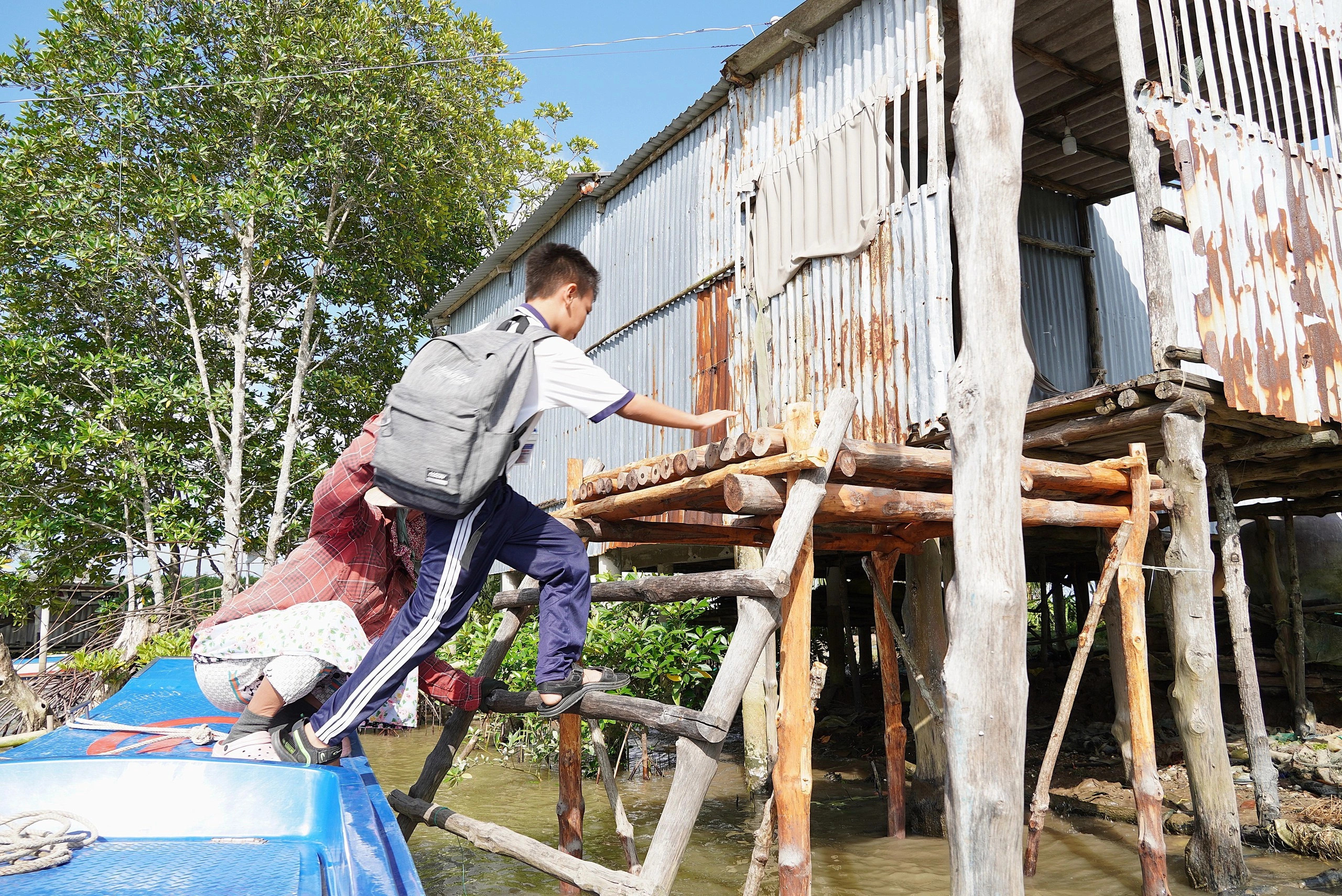 'Đi học' cùng con trên những chuyến đò- Ảnh 2.