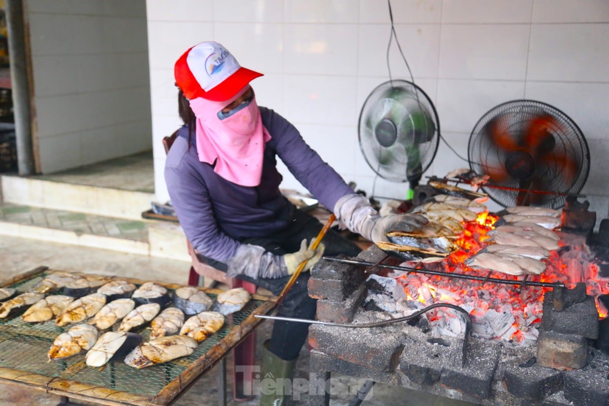 ย่างไฟตั้งแต่เช้าถึงค่ำ 'อาหารพิเศษ' ต้อนรับเทศกาลตรุษจีน ภาพที่ 6