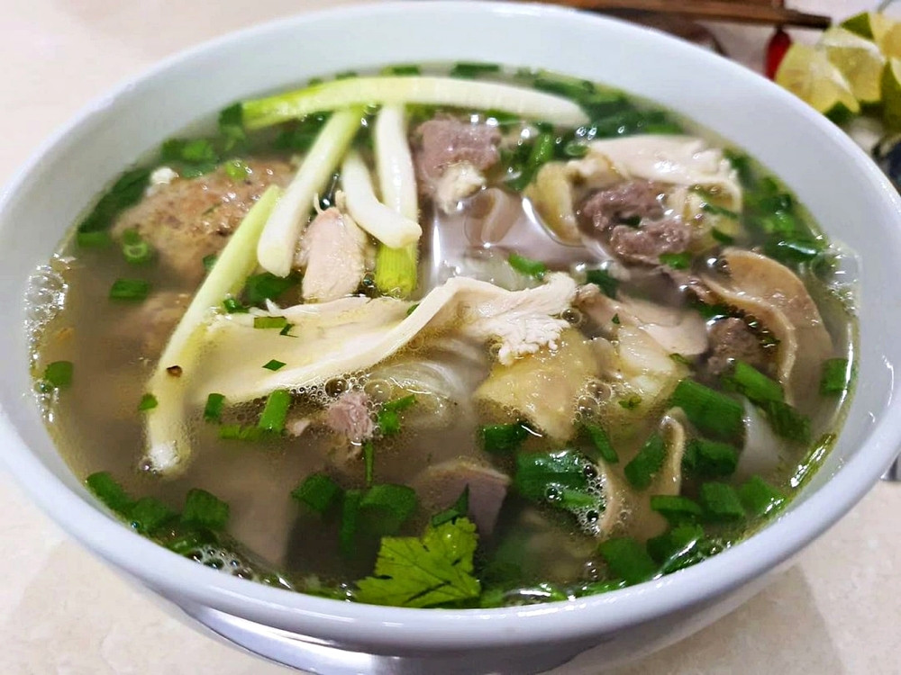 Famous Pho Trang Kim in Ha Giang: Customers line up, sells 300 bowls every morning