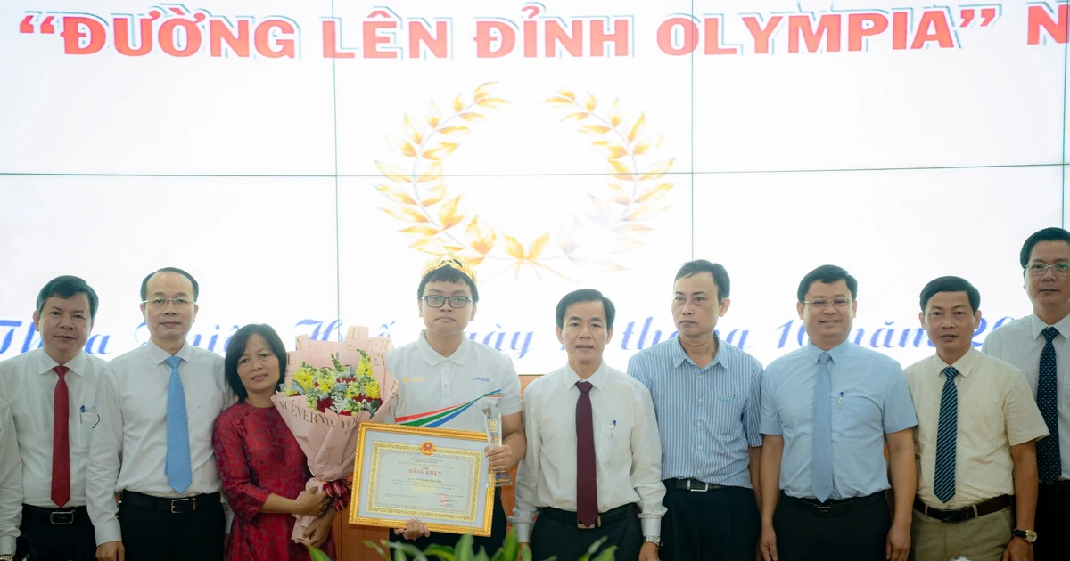 Huế tuyên dương nhà vô địch Đường lên đỉnh Olympia Võ Quang Phú Đức