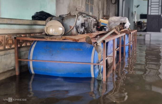 Cada balsa contiene aproximadamente una tonelada de agua. Foto: Dac Thanh