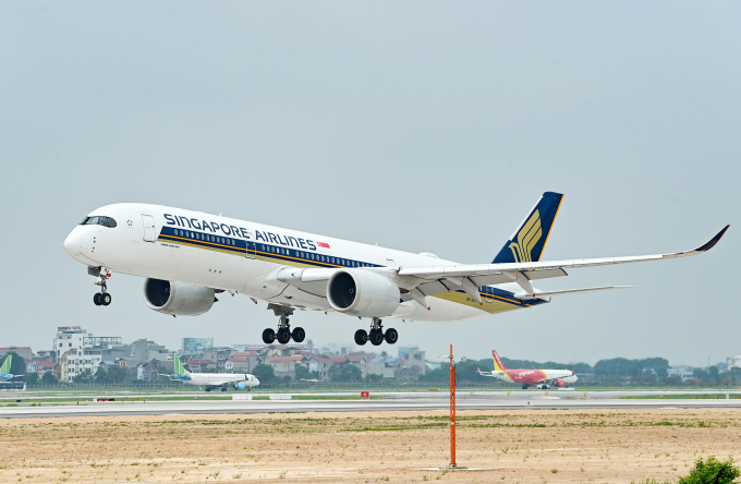 Airplanes of various airlines at Noi Bai airport. Photo: Giang Huy