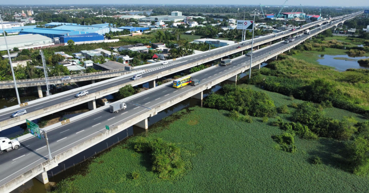 Building a highway viaduct in the Mekong Delta is a superior solution?