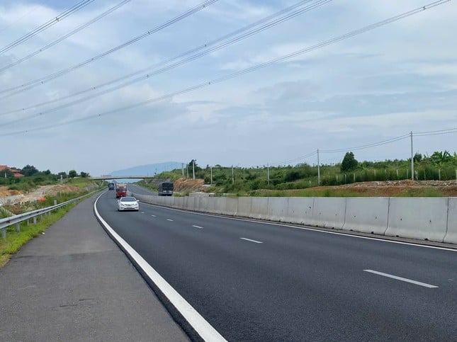 Schnelle Hilfe zur Verhinderung von Überschwemmungen auf der Autobahn Phan Thiet – Dau Giay, Foto 1