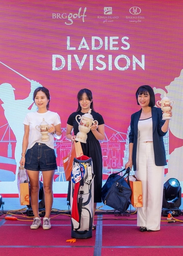 女子ゴルファーのチュオン・ハ・ミ選手（中央）が、合計129打のスコアでBRGゴルフハノイフェスティバル2024選手権に優勝した。