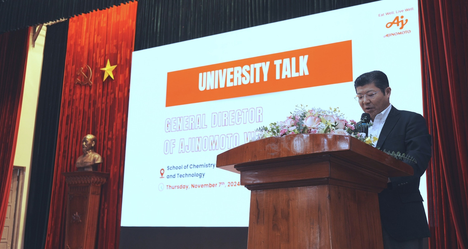 El director general de Ajinomoto Vietnam interactúa con estudiantes de la Universidad de Ciencia y Tecnología de Hanoi