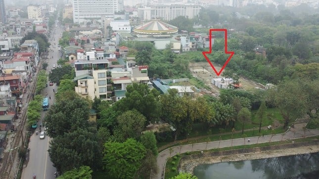 Primer plano del proyecto de estacionamiento subterráneo en el parque Thong Nhat, suspendido por más de 10 años, foto 5