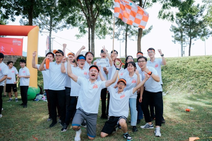 Trong 6 tháng đào tạo, Viettel hứa hẹn mang đến sân chơi công nghệ hàng đầu Việt Nam cho các thực tập sinh, khơi dậy tinh thần thực chiến của các hạt mầm. Ảnh: Viettel