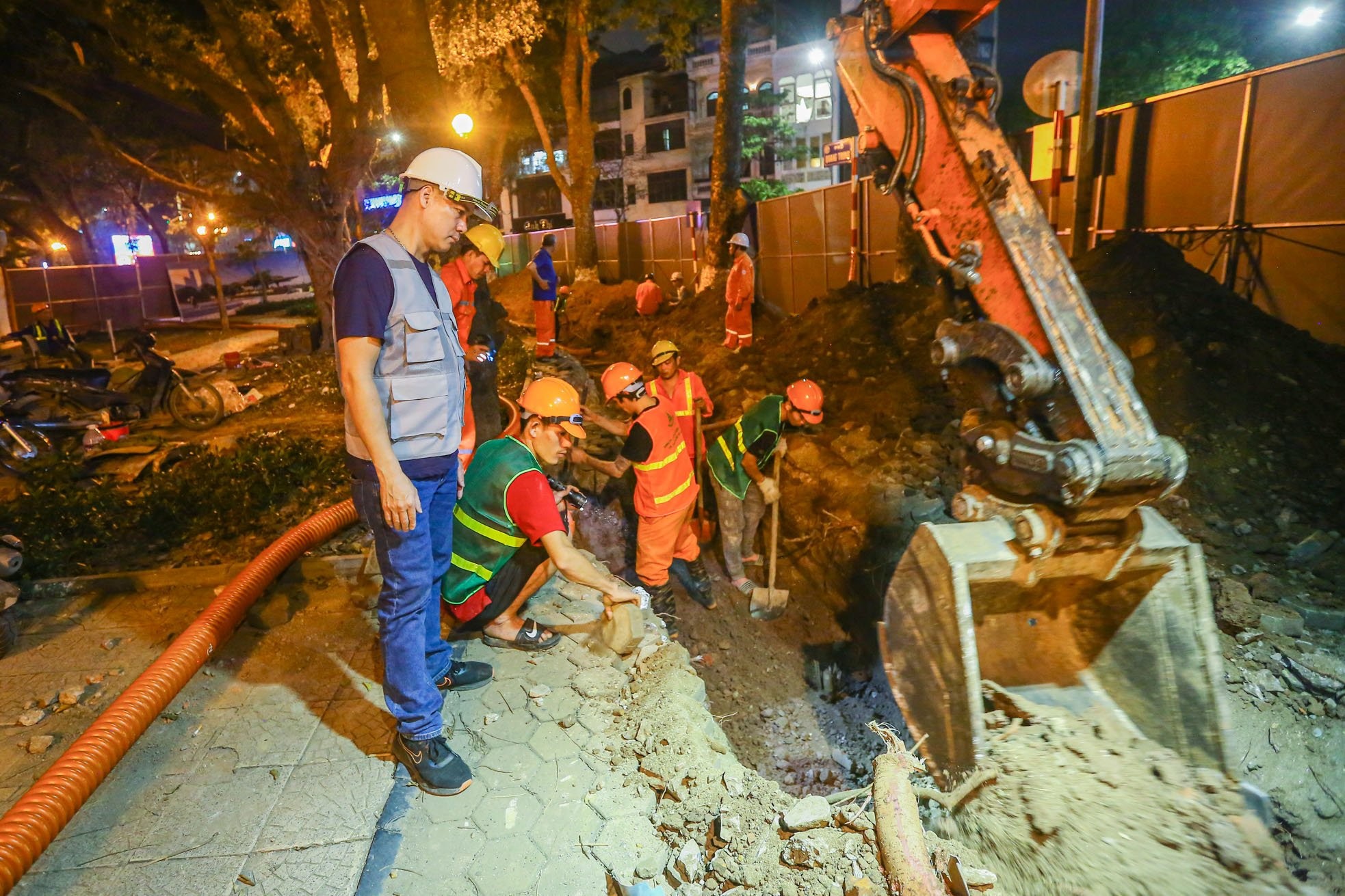 Comenzó la construcción de la renovación del lago Thien Quang, a la espera de la conexión de 5 puntos de apertura foto 5