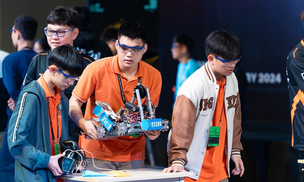 Más de 270 estudiantes compiten por un lugar en la competencia mundial de construcción de robots de FTC