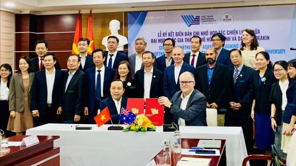 Ho Chi Minh City National University signed a cooperation agreement with Deakin University in research and development of artificial intelligence