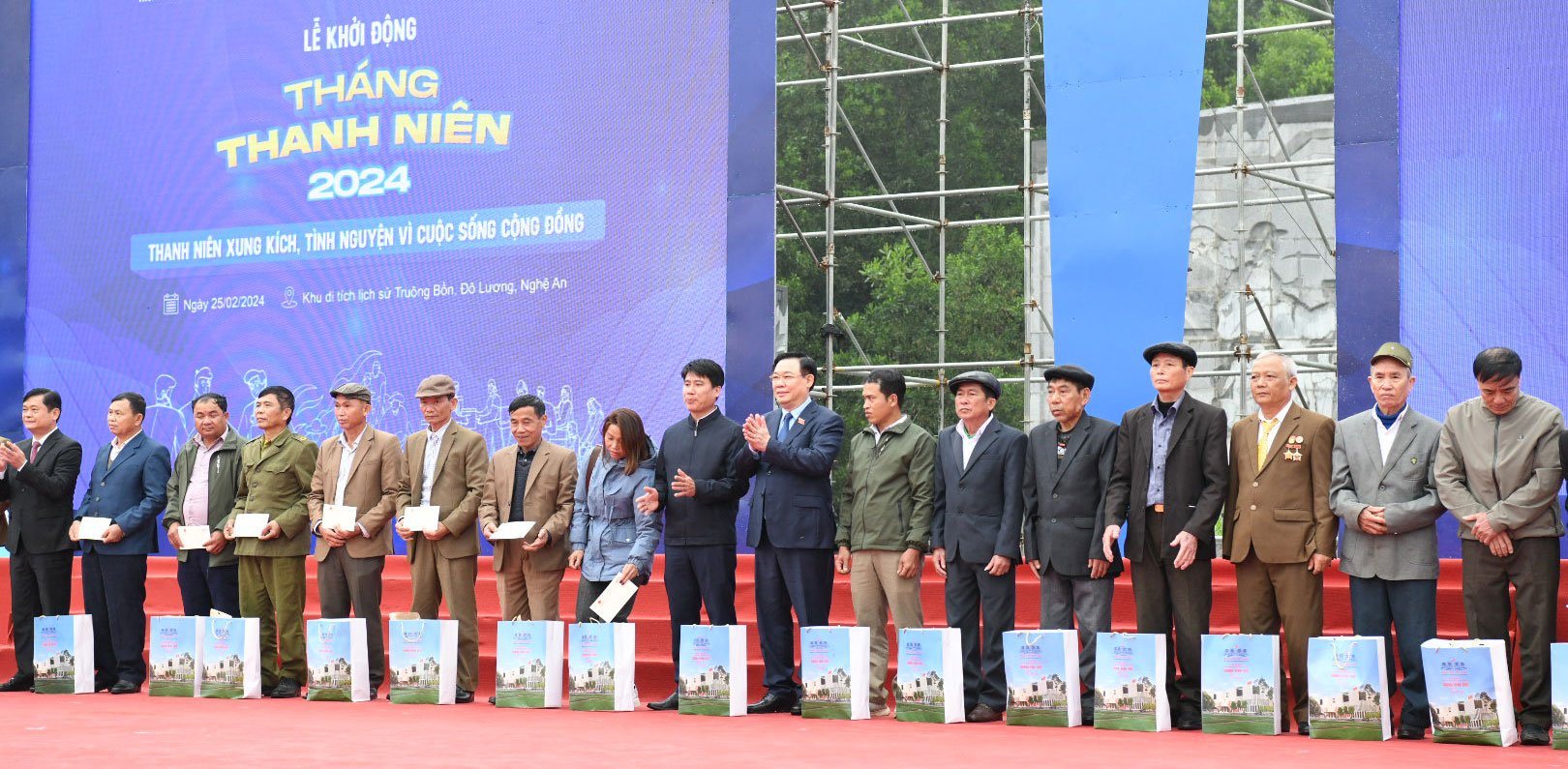 국회의장 Vuong Dinh Hue: 새로운 시대 베트남 청년의 모습을 빛내다