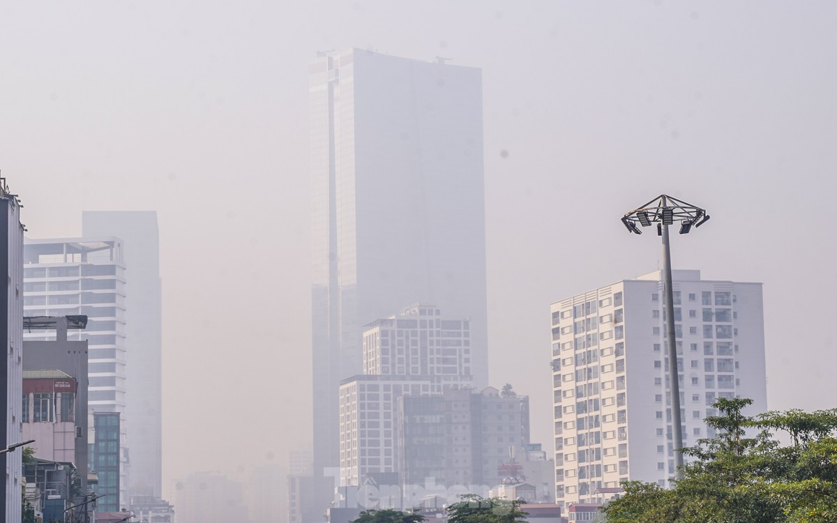 The sky is hazy, in Tay Ho recorded high air pollution level photo 15