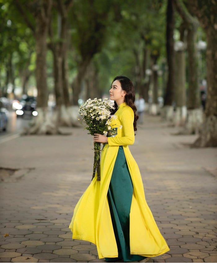 Para ha Señoras, por favor intenten caminar dentro del templo. vestido largo, compra algunos paquetes flores y Guarda momentos memorables en esta calle. Foto: Internet.