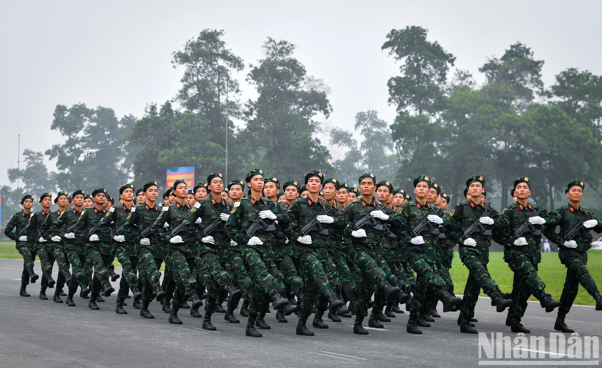 [Foto] Desfile y ensayo para celebrar el 70 aniversario de la victoria de Dien Bien Phu foto 7