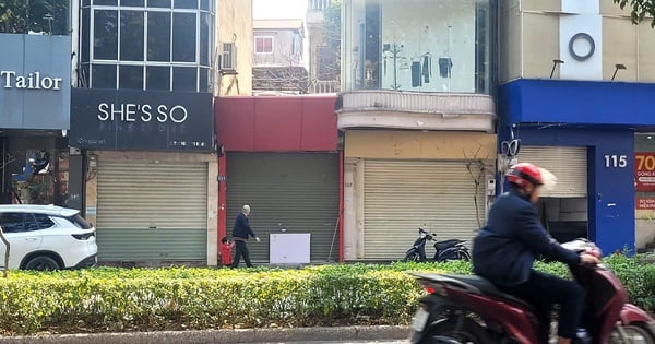 Shops in Hanoi are closing down en masse, rental space in the center is deserted