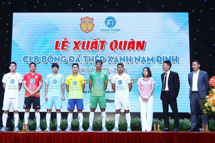 Le Nam Dinh Club a organisé une cérémonie pour lancer la nouvelle saison.