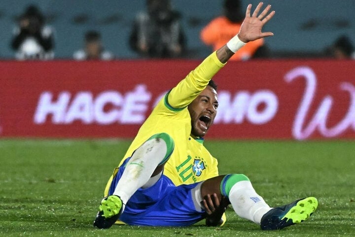 Neymar s'est blessé lors du match contre l'Uruguay.