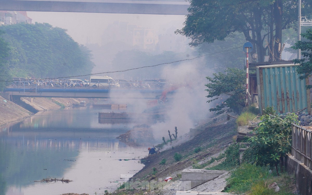 The sky is hazy, in Tay Ho recorded high air pollution level photo 11