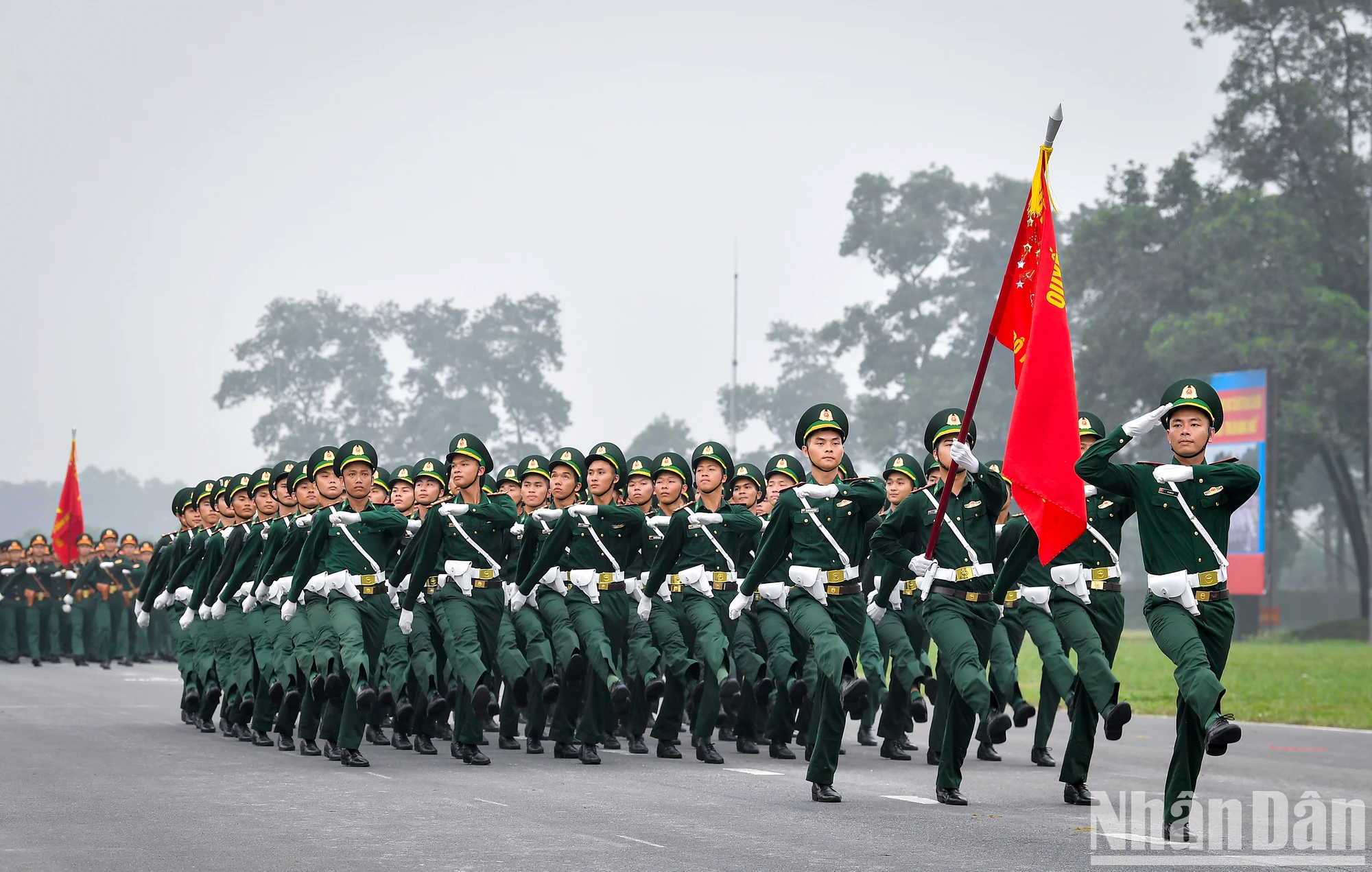 [Foto] Desfile y ensayo para celebrar el 70 aniversario de la victoria de Dien Bien Phu foto 6