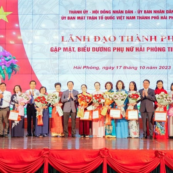 Gặp mặt, biểu dương phụ nữ Hải Phòng tài năng, sáng tạo