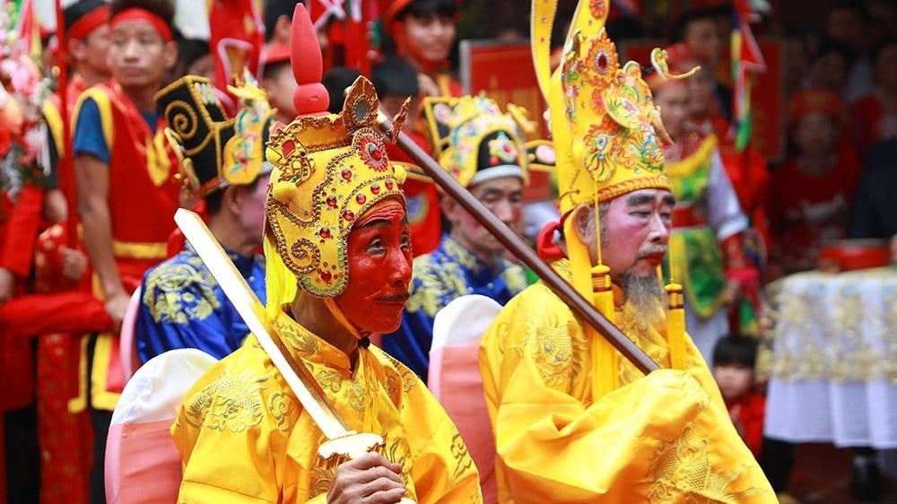 Festival único de la procesión de los "reyes y señores vivientes" en Dong Anh, Hanoi