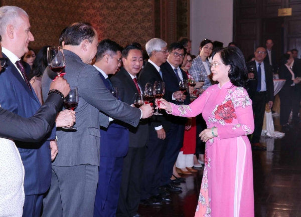 Ho Chi Minh City leaders meet with foreign representative agencies on the occasion of the Lunar New Year