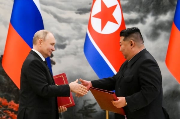 El presidente Putin ratifica el histórico tratado de defensa con Corea del Norte, formalizando un