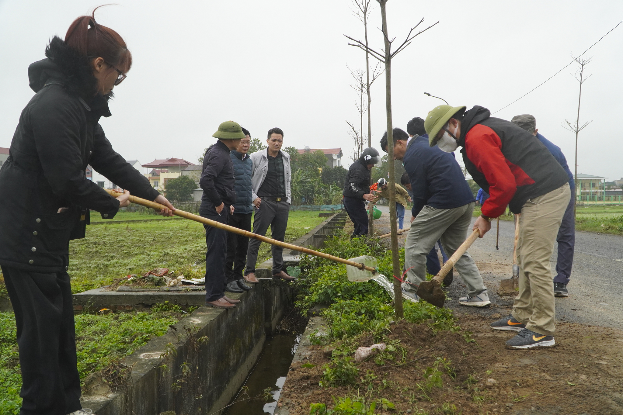 Hanoi : Lancement du festival de plantation d'arbres « À jamais reconnaissant envers l'oncle Ho » au printemps de Giap Thin 2024 dans le district de Dong Anh -0