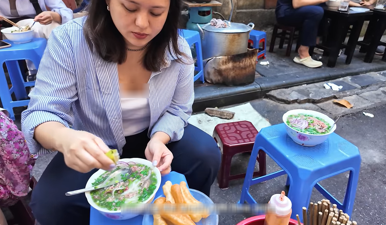 នៅខាងក្រៅតាមរយៈភោជនីយដ្ឋាន Michelin 3.png