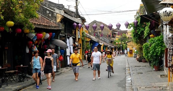 Du xuân 2024, chọn tour nội hay ngoại?