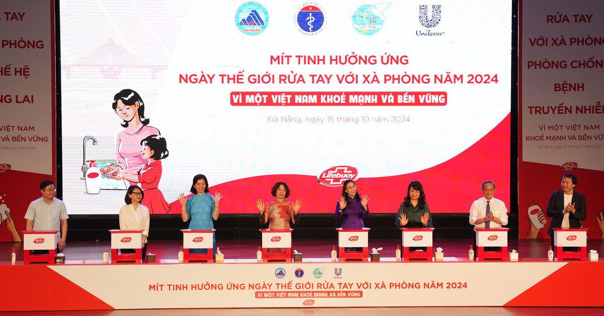 1.000 người mít tinh hưởng ứng Ngày thế giới rửa tay với xà phòng