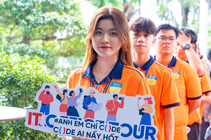 Estudiantes de la Universidad Tecnológica de Ciudad Ho Chi Minh (Foto: Página de fans de la escuela)