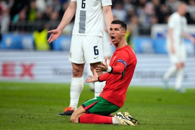 Ronaldo played in a friendly match where Portugal lost 0-2 to Slovenia on March 26 in Slovenia. Photo: AP