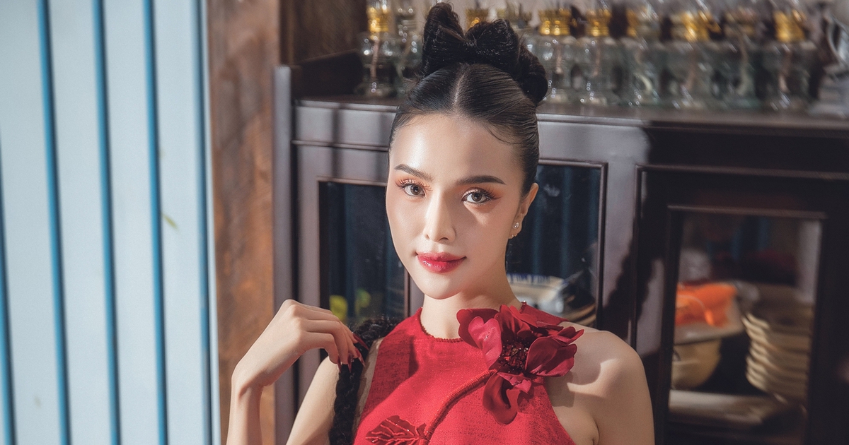 Runner-up Le Phan Hanh Nguyen transforms into a muse in spring ao dai