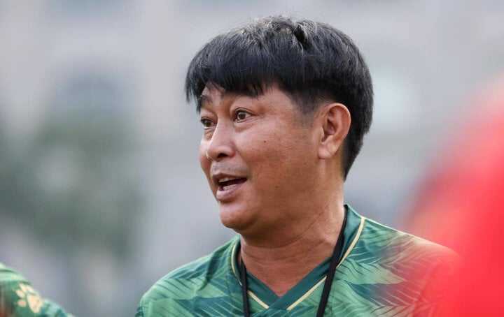 Coach Tran Minh Chien.