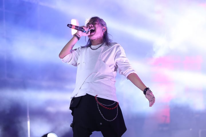 Artists burn out at the Rock & Fashion stage in Hanoi, a place to return to.