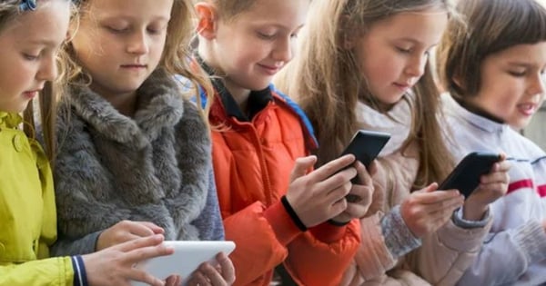 Le milliardaire Bill Gates révèle l'âge le plus sûr pour que les enfants utilisent des smartphones