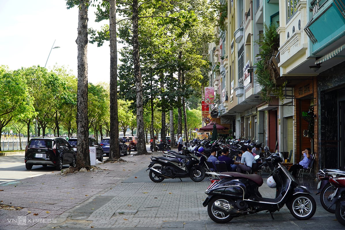 Three districts in Ho Chi Minh City list streets for sidewalk 'rentals'