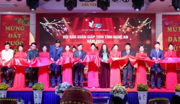 khai mac hoi bao xuan giap thin va trao giai bao chi bua liem vang  nghe an 2023 hinh 2