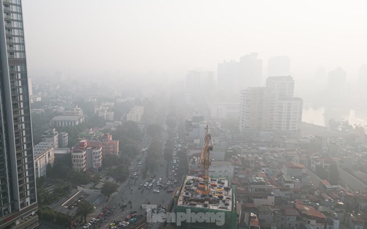 The sky is hazy, in Tay Ho recorded high air pollution level photo 8