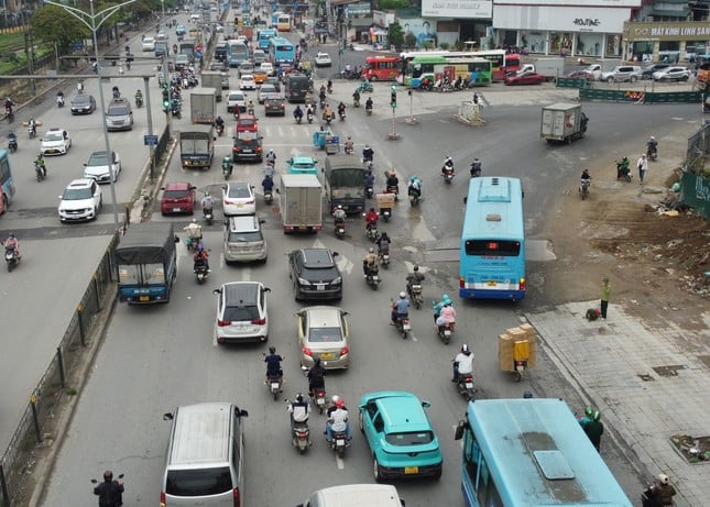 Why is it proposed to remove the regulation on passenger cars turning around on Kim Dong Street? photo 7