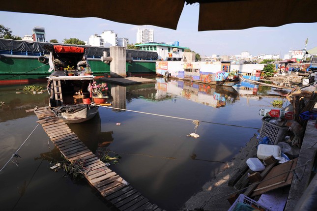 旧正月3日目の午後のホーチミン市の水上マーケット（写真4）