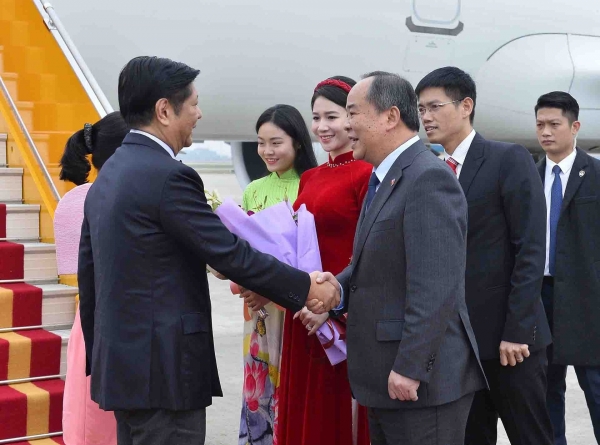 Philippinischer Präsident in Hanoi eingetroffen, Beginn des Staatsbesuchs in Vietnam