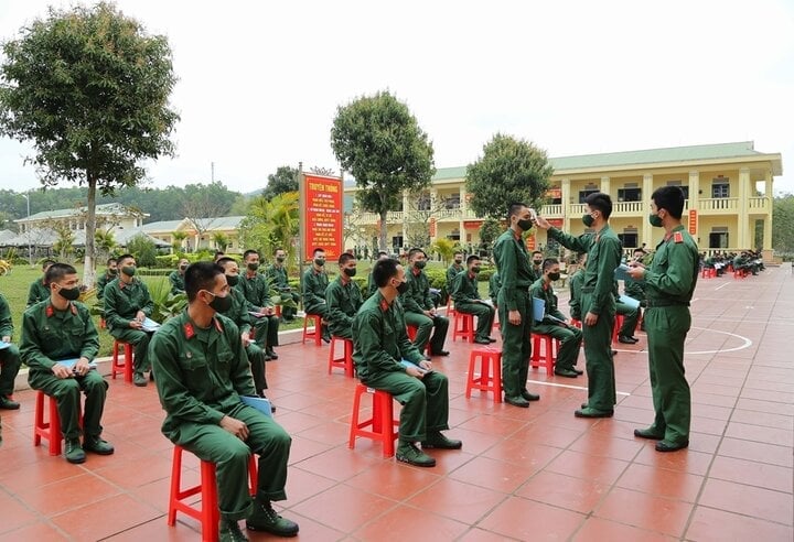 New recruits in the military environment (Photo: QĐND)