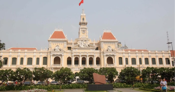 Why Ho Chi Minh City temporarily suspends tours of the People's Council headquarters?